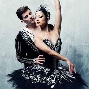 Andrew Wright & Miwako Kubota in Swan Lake